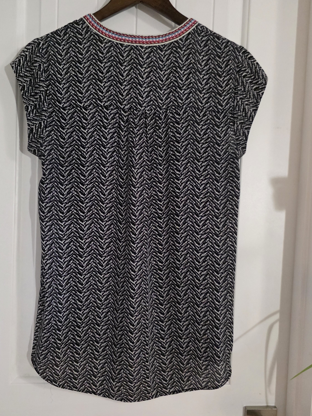 Daniel Rainn Small Black White Chevron Blouse Embroidered Trim Boho Top - Picture 9 of 9